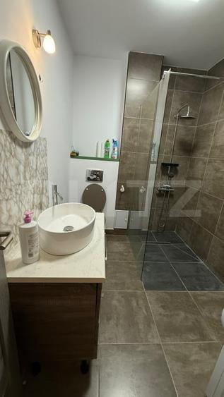 Apartament cu 2 camere semidecomandat, mobilat în Florești
