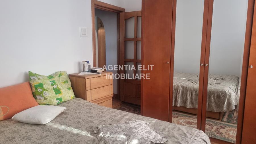 Apartament cu 4 camere decomandat în Central