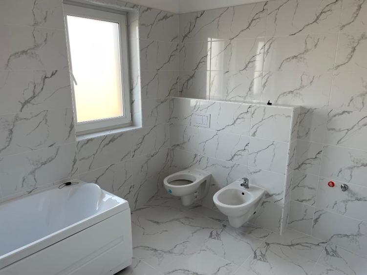 Duplex cu 5 camere cu Canalizare în Moșnița Nouă