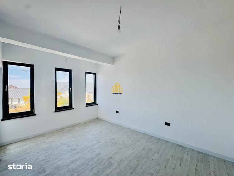 Casă cu 5 camere cu Teren 430 Mp în Domnești