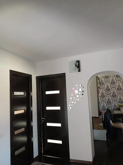 Apartament cu 3 camere decomandat în Albești