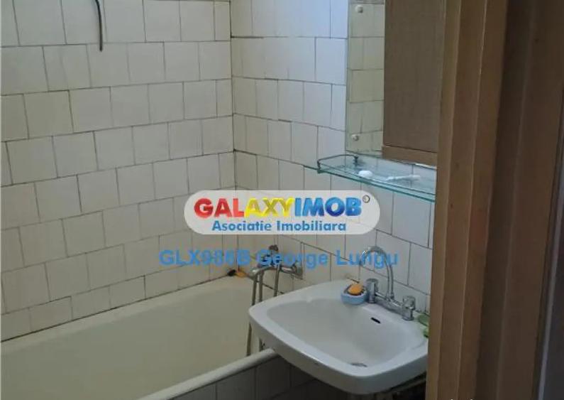 Apartament cu 4 camere semidecomandat în Drumul Taberei