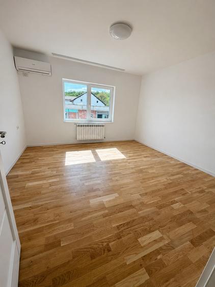 Casă individuală cu 4 camere cu Garaj în Cetate