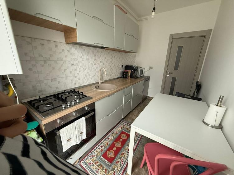 Apartament cu 3 camere decomandat, mobilat în Gorjului