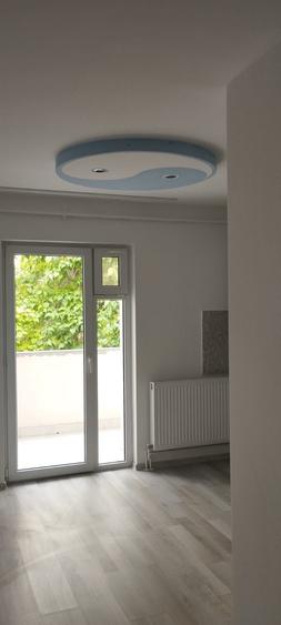 Apartament cu 3 camere decomandat în Exterior Vest