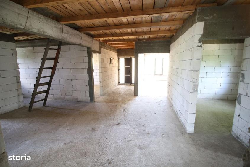 Casă cu 4 camere în Odaia Manolache