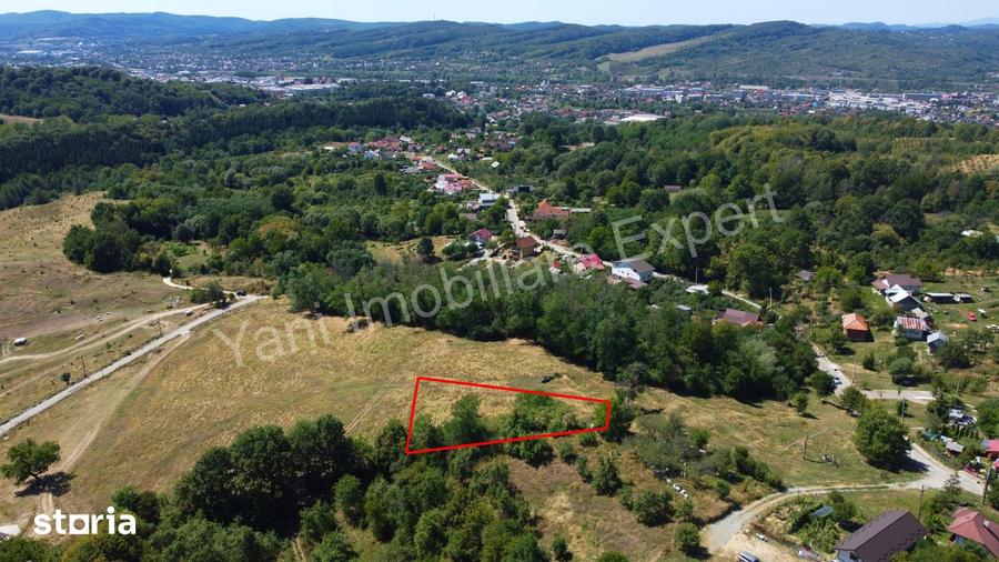 Teren de 1175 mp, în Central
