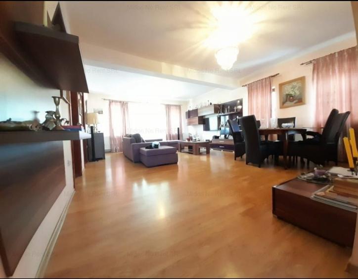 Casă cu 4 camere cu Teren 300 Mp în Central