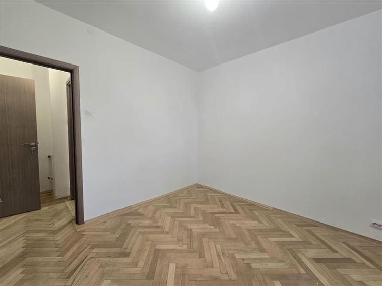 Apartament cu 2 camere semidecomandat în 1 Mai