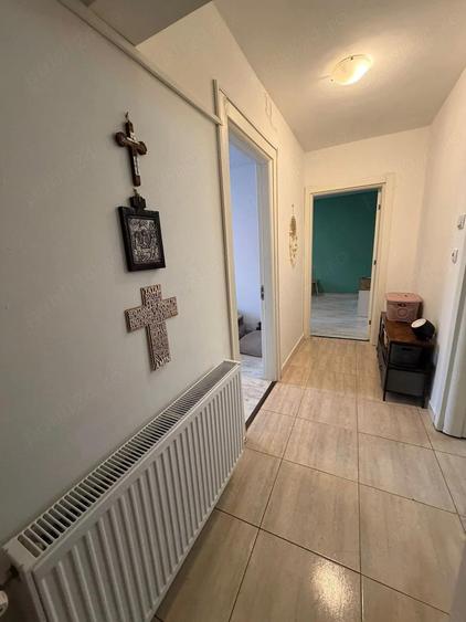 Apartament cu 3 camere decomandat, mobilat în Dacia