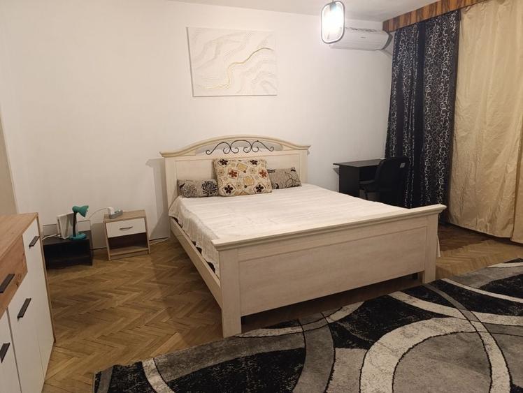Apartament cu 4 camere decomandat în Bălcescu