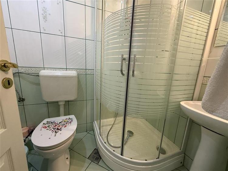 Apartament cu 4 camere decomandat, mobilat în Alexandru cel Bun