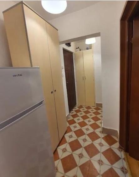 Garsonieră decomandată, mobilată în Tei