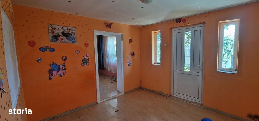 Casă cu 3 camere în Siretu