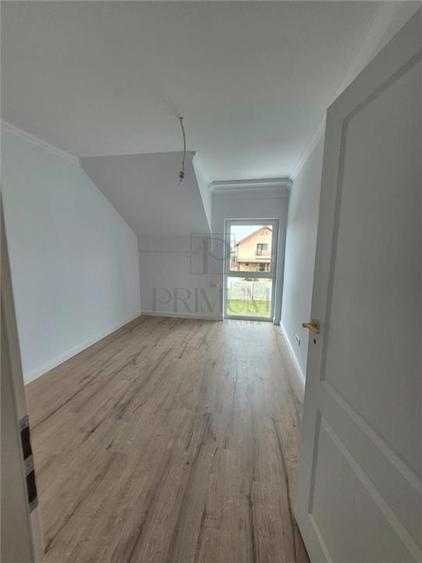 Duplex cu 4 camere cu Canalizare în Moșnița Nouă