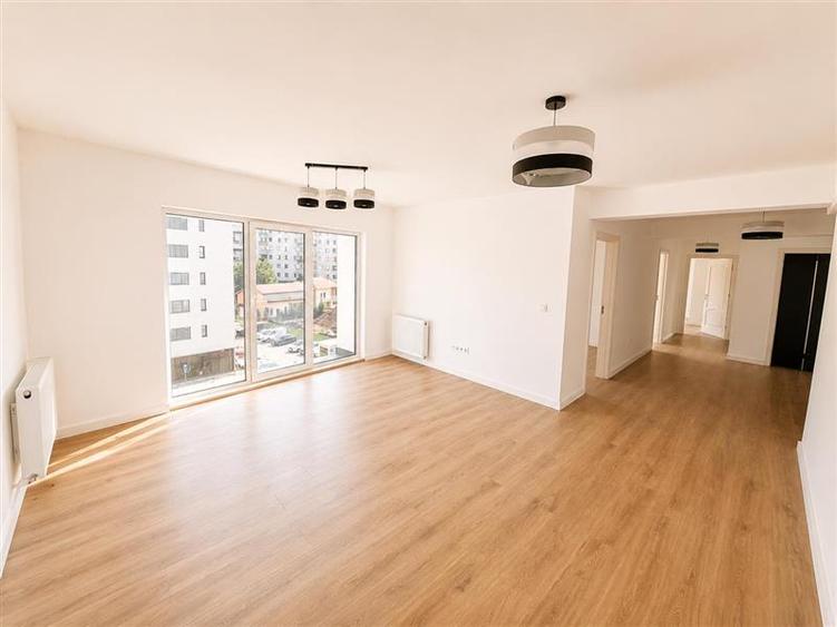 Apartament cu 4 camere semidecomandat, mobilat în Dâmbul Rotund