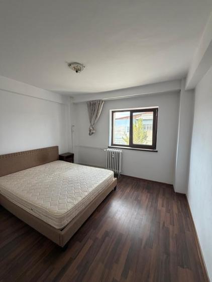 Apartament cu 3 camere decomandat, mobilat în Est