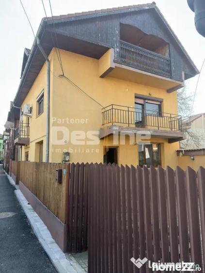 Casă cu 5 camere cu Teren 181 Mp în Rovine