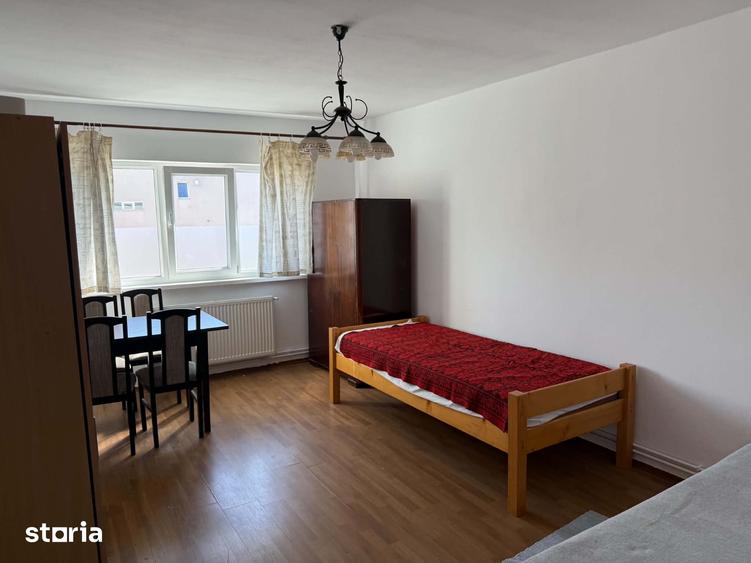 Apartament cu 3 camere decomandat în Între Lacuri