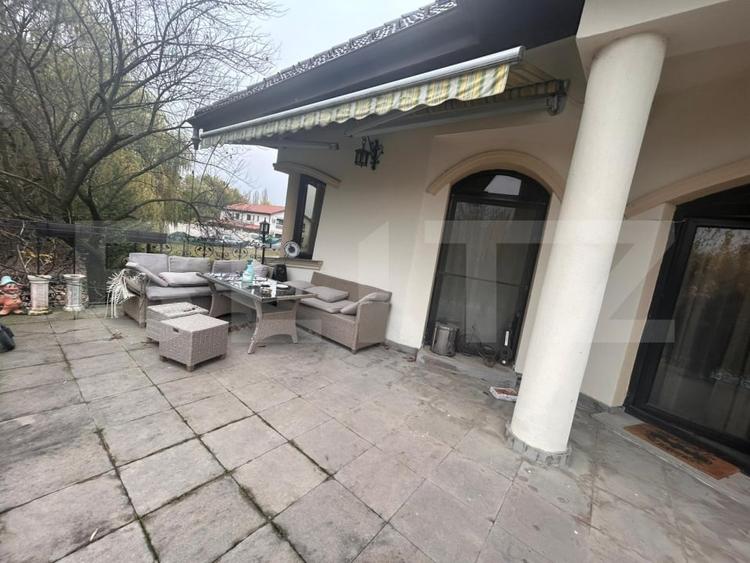 Casă individuală cu 8 camere cu Piscina în Dumbrăvița