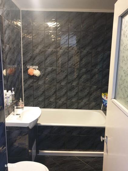 Apartament cu 3 camere decomandat în Astra