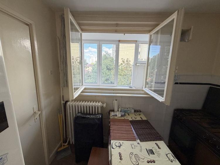 Apartament cu 3 camere nedecomandat în Titan