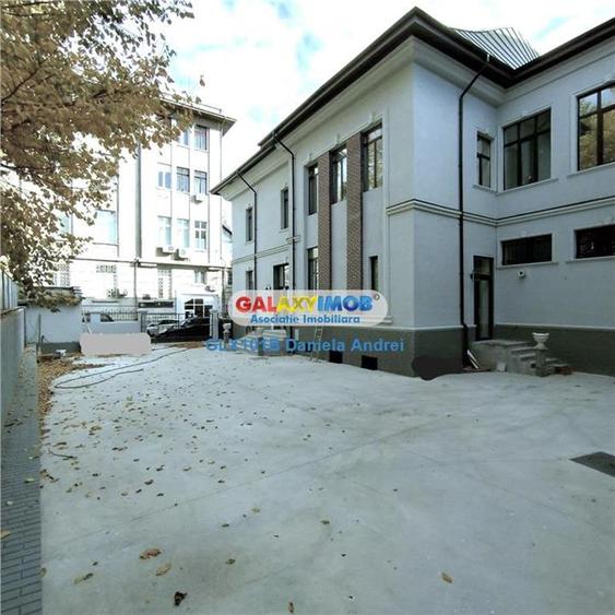Casă cu 26 camere cu Teren 450 Mp în Calea Victoriei
