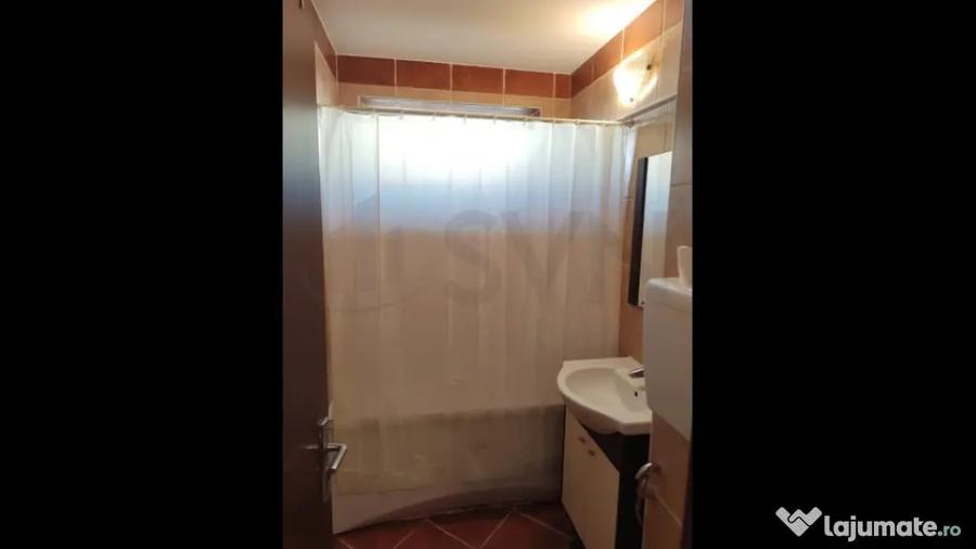 Apartament cu 3 camere semidecomandat în Timișoara