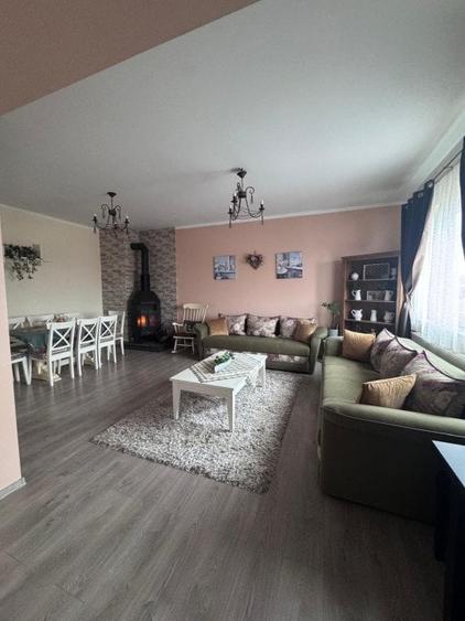 Casă individuală cu 7 camere cu Canalizare în Exterior Est