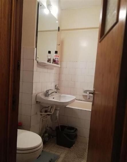 Apartament cu 3 camere semidecomandat în Tătărași