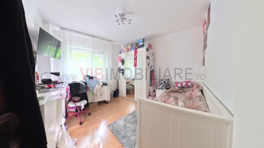 Apartament cu 4 camere semidecomandat, mobilat în Văcăresti