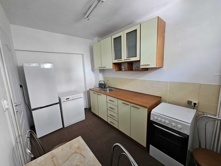 Apartament cu 2 camere decomandat în Universitate