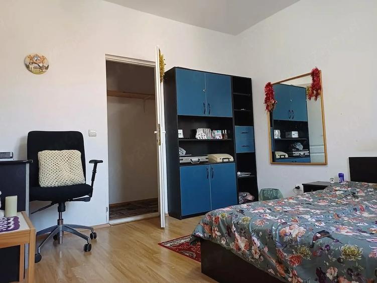 Casă cu 5 camere în Olimpia-Stadion
