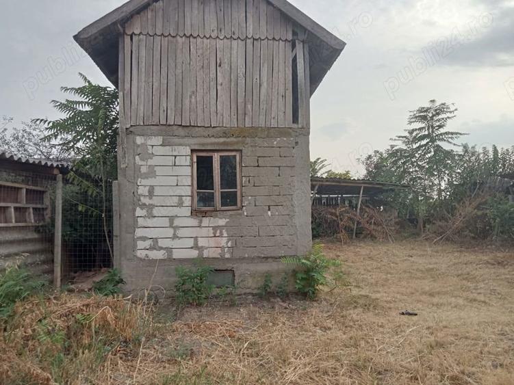 Casă cu 4 camere în Ostroveni