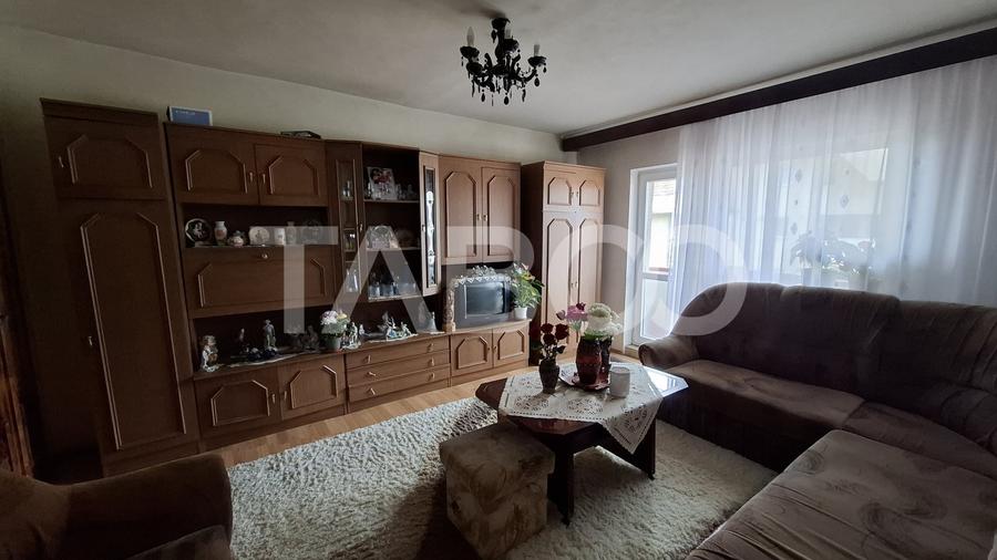 Apartament cu 4 camere semidecomandat, mobilat în Turnișor