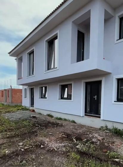 Duplex cu 4 camere cu Canalizare în Șura Mică