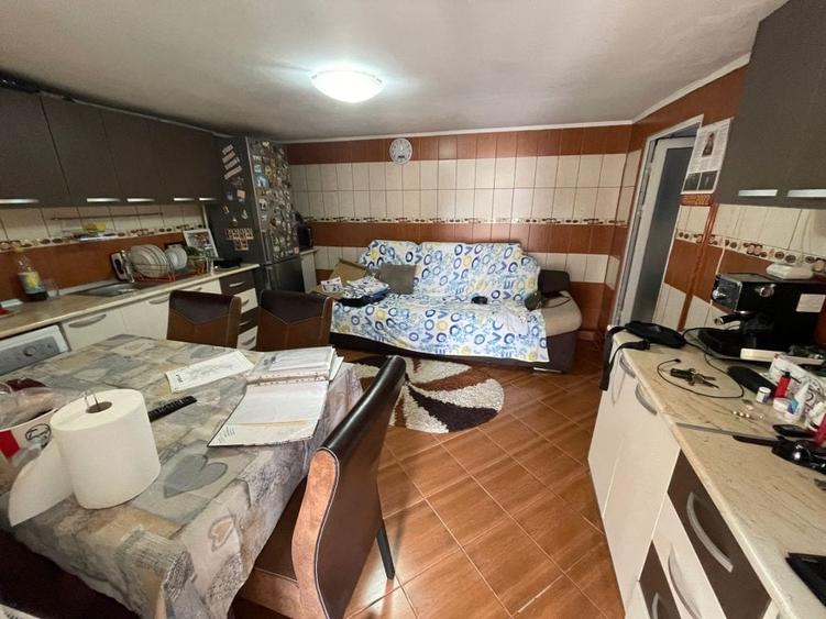 Casă cu 4 camere cu Teren 256 Mp în Chercea