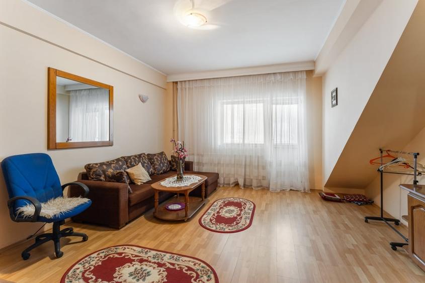 Casă individuală cu 8 camere cu Garaj în Faleza Nord