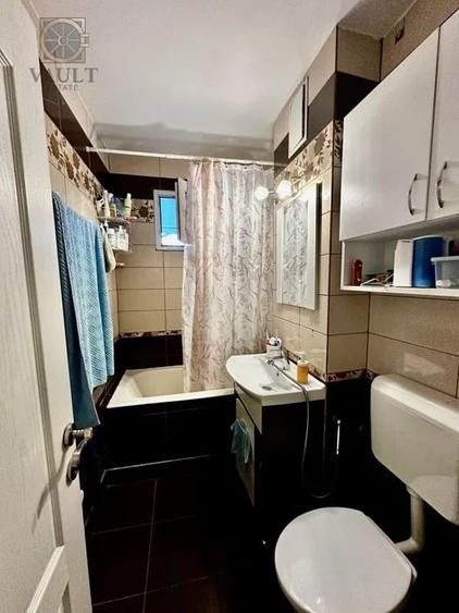 Apartament cu 3 camere semidecomandat, mobilat în Titan