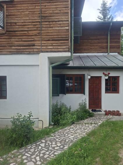 Casă individuală cu 4 camere cu Canalizare în Izvoarele