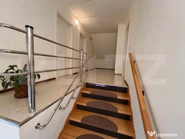 Casă cu 6 camere cu Teren 1800 Mp în Mintia