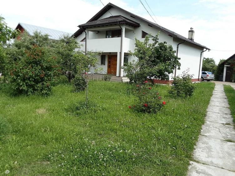 Casă cu 4 camere în Dumbrava