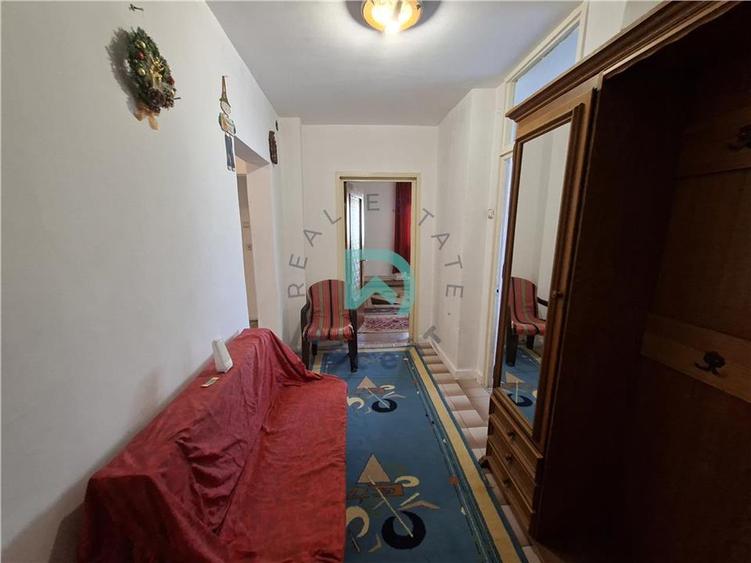 Apartament cu 3 camere decomandat în Județean