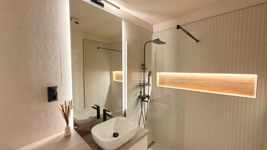 Apartament cu 3 camere semidecomandat în Florești