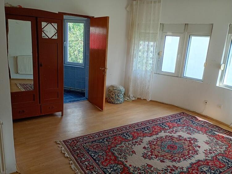 Casă cu 4 camere cu Teren 500 Mp în Central