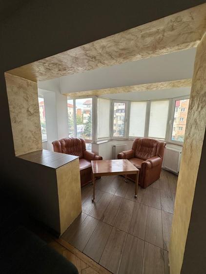 Apartament cu 3 camere decomandat în Exterior Vest