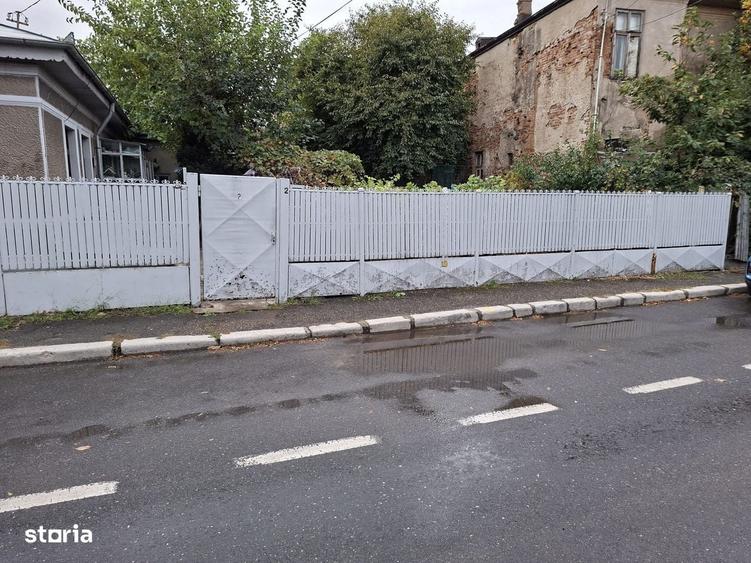 Casă cu 4 camere cu Teren 430 Mp în Central