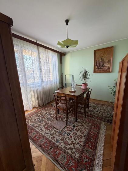 Apartament cu 3 camere decomandat, mobilat în Central