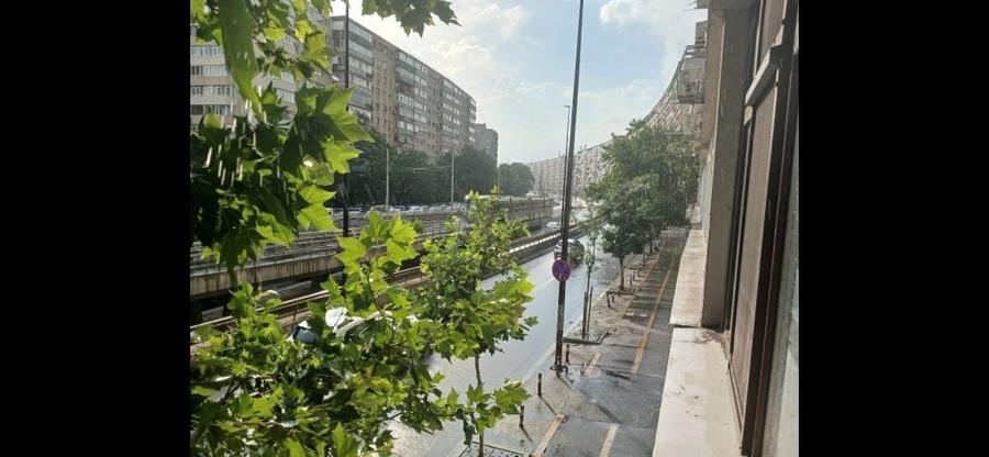 Apartament cu 3 camere semidecomandat în Obor