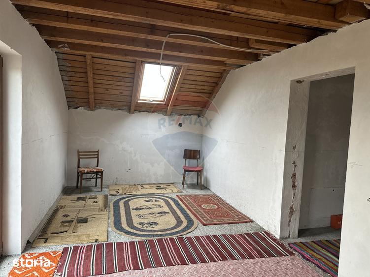 Casă cu 4 camere cu Teren 5000 Mp în Girov